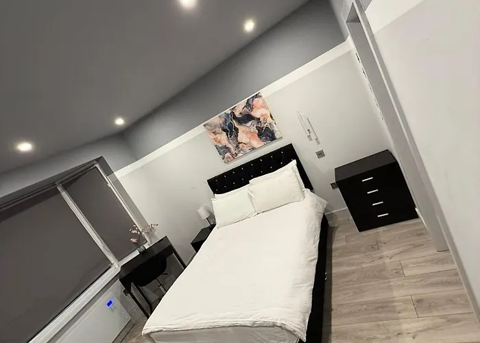 Letzi Private En-Suite, Near Heathrow Airport T3