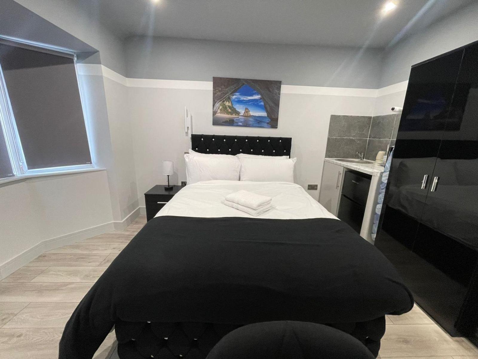 Letzi Private En-suite, Near Heathrow Airport T3 * Hayes (Greater London)