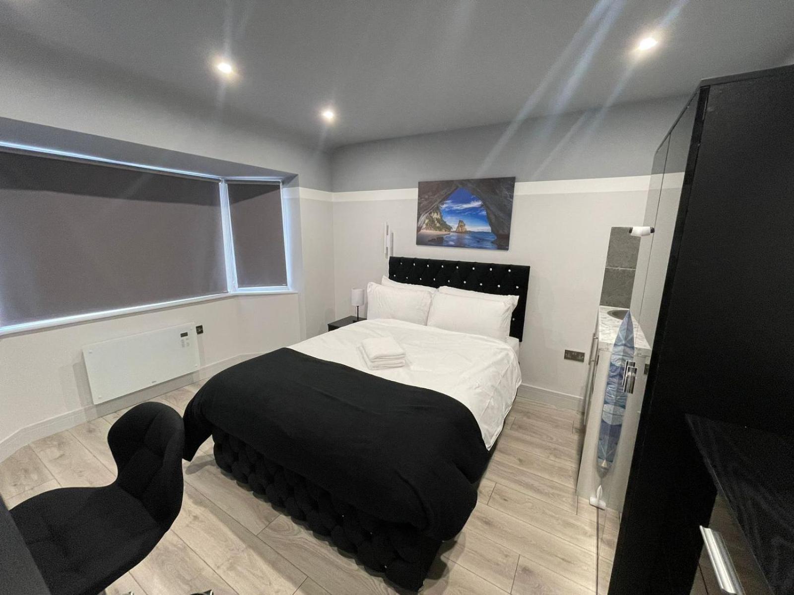 Letzi Private En-suite, Near Heathrow Airport T3 Hayes (Greater London)