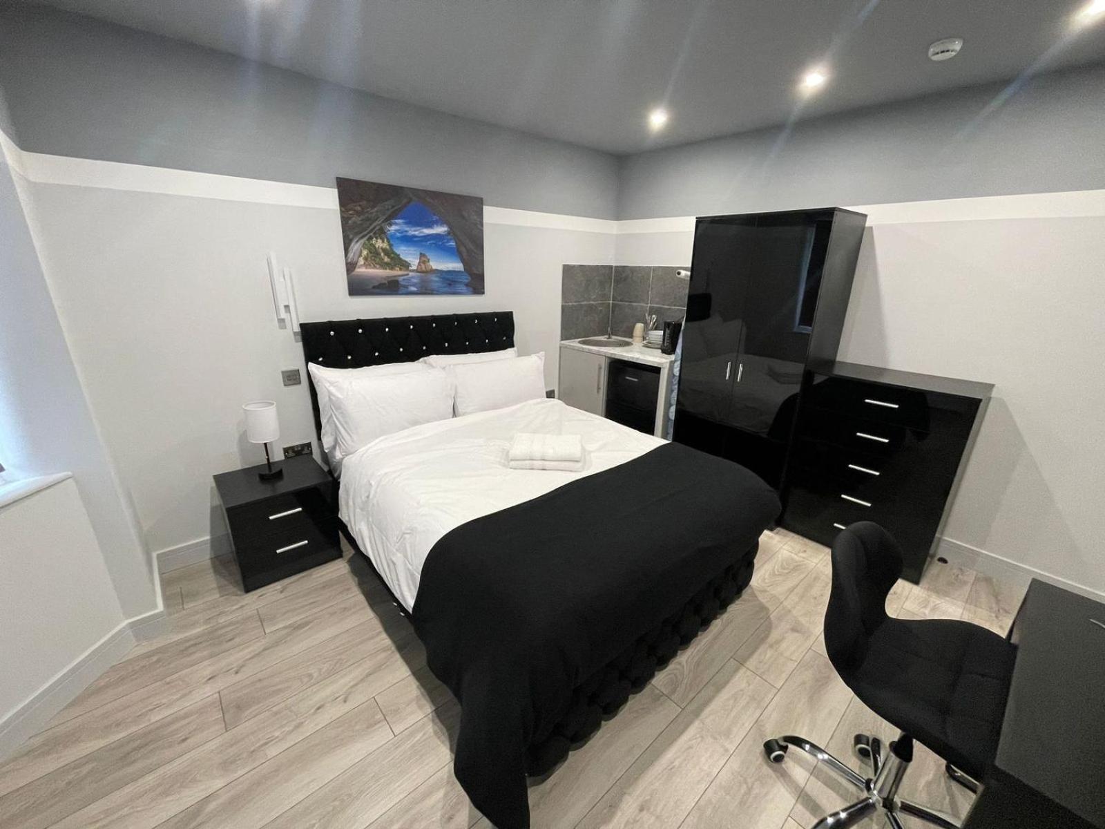 Letzi Private En-suite, Near Heathrow Airport T3 Guest house Hayes (Greater London)