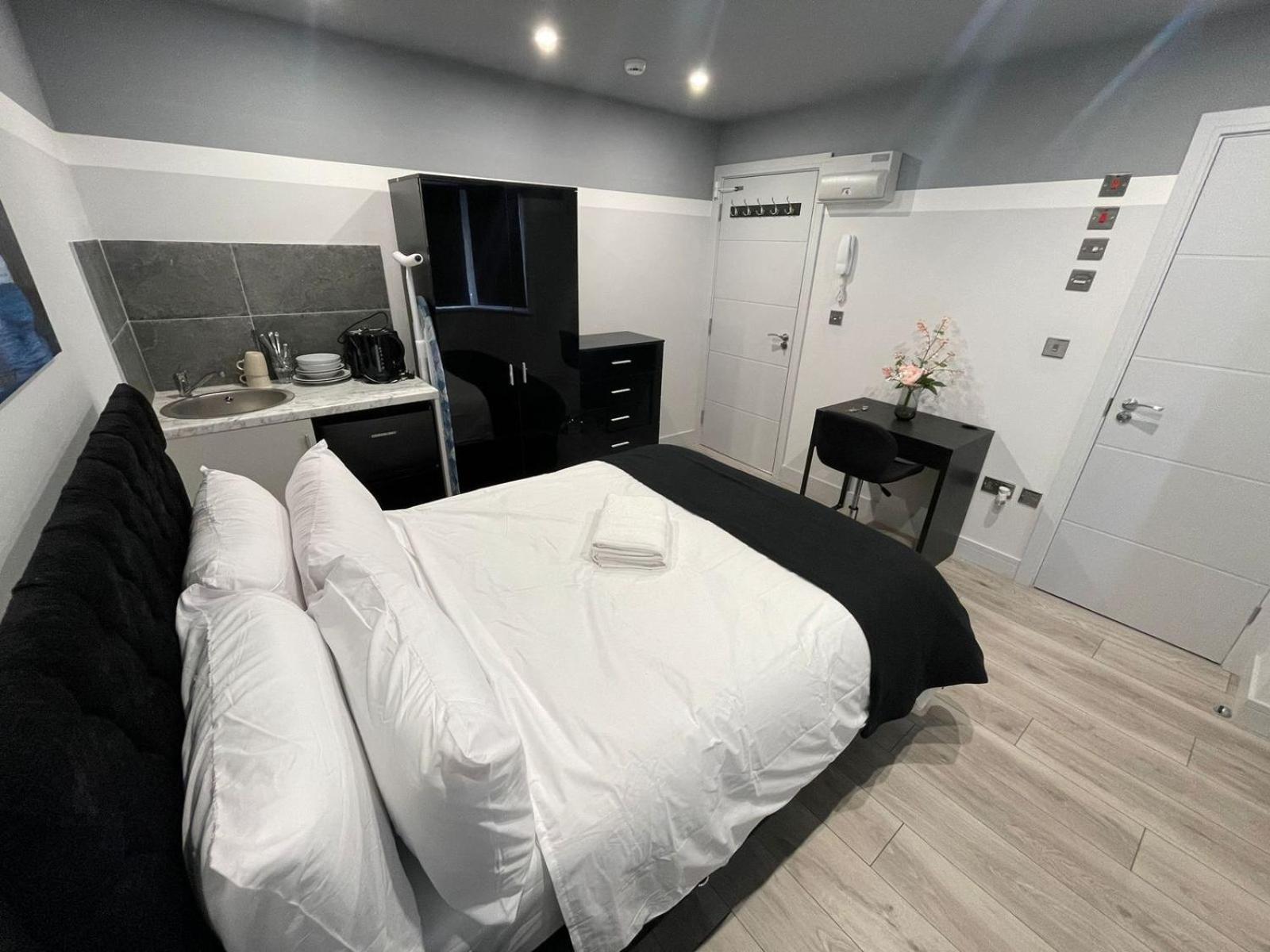 Guest house Letzi Private En-suite, Near Heathrow Airport T3 Hayes (Greater London)