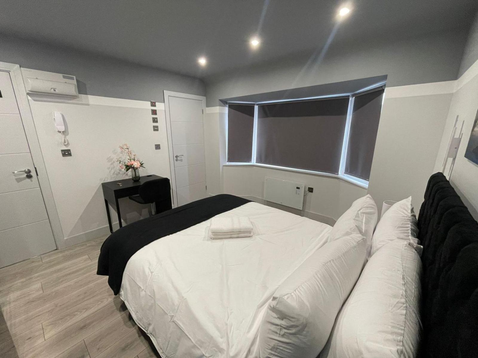 Letzi Private En-suite, Near Heathrow Airport T3 Hayes (Greater London)