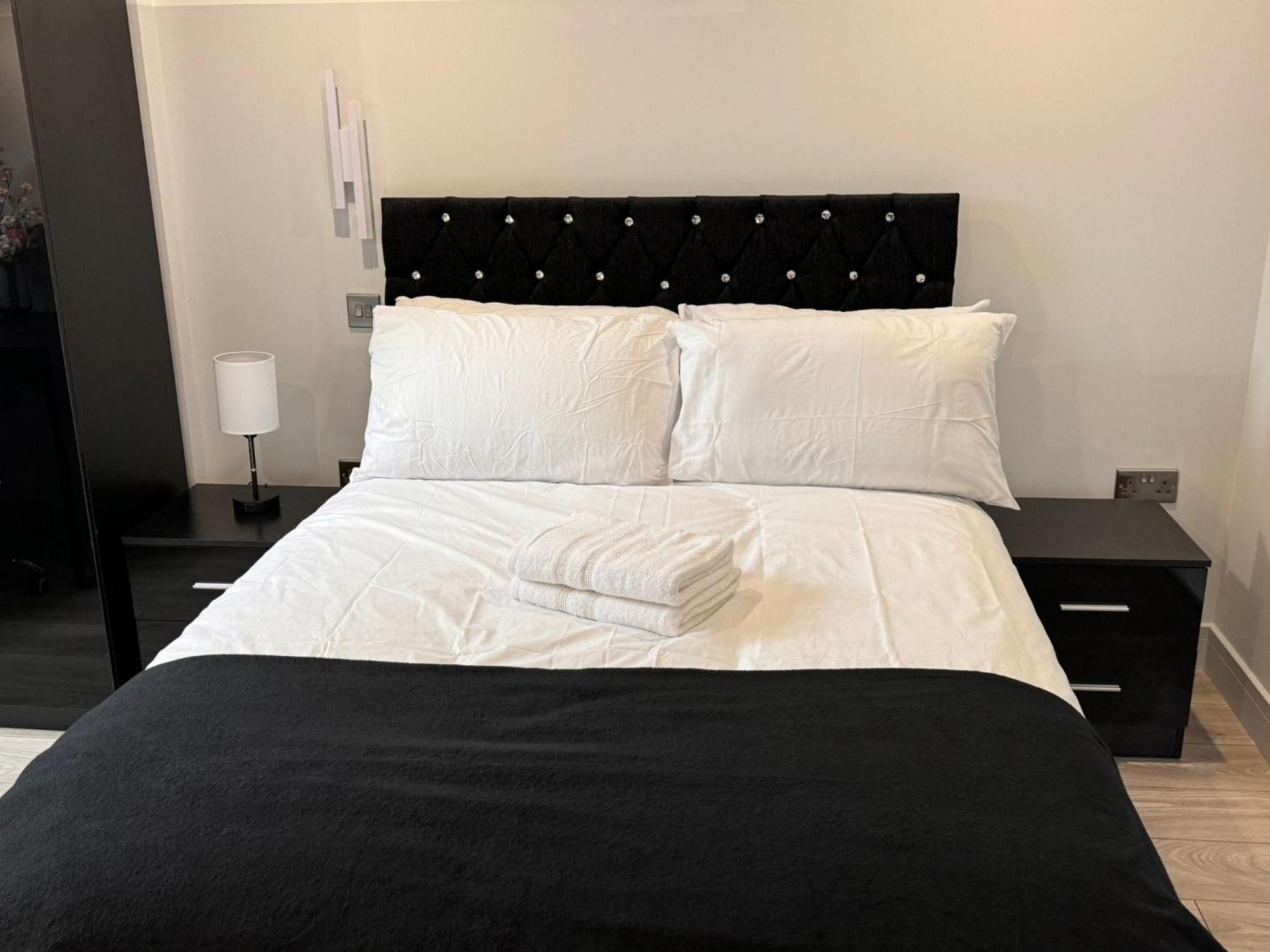 Guest house Letzi Private En-suite, Near Heathrow Airport T3 Hayes (Greater London)