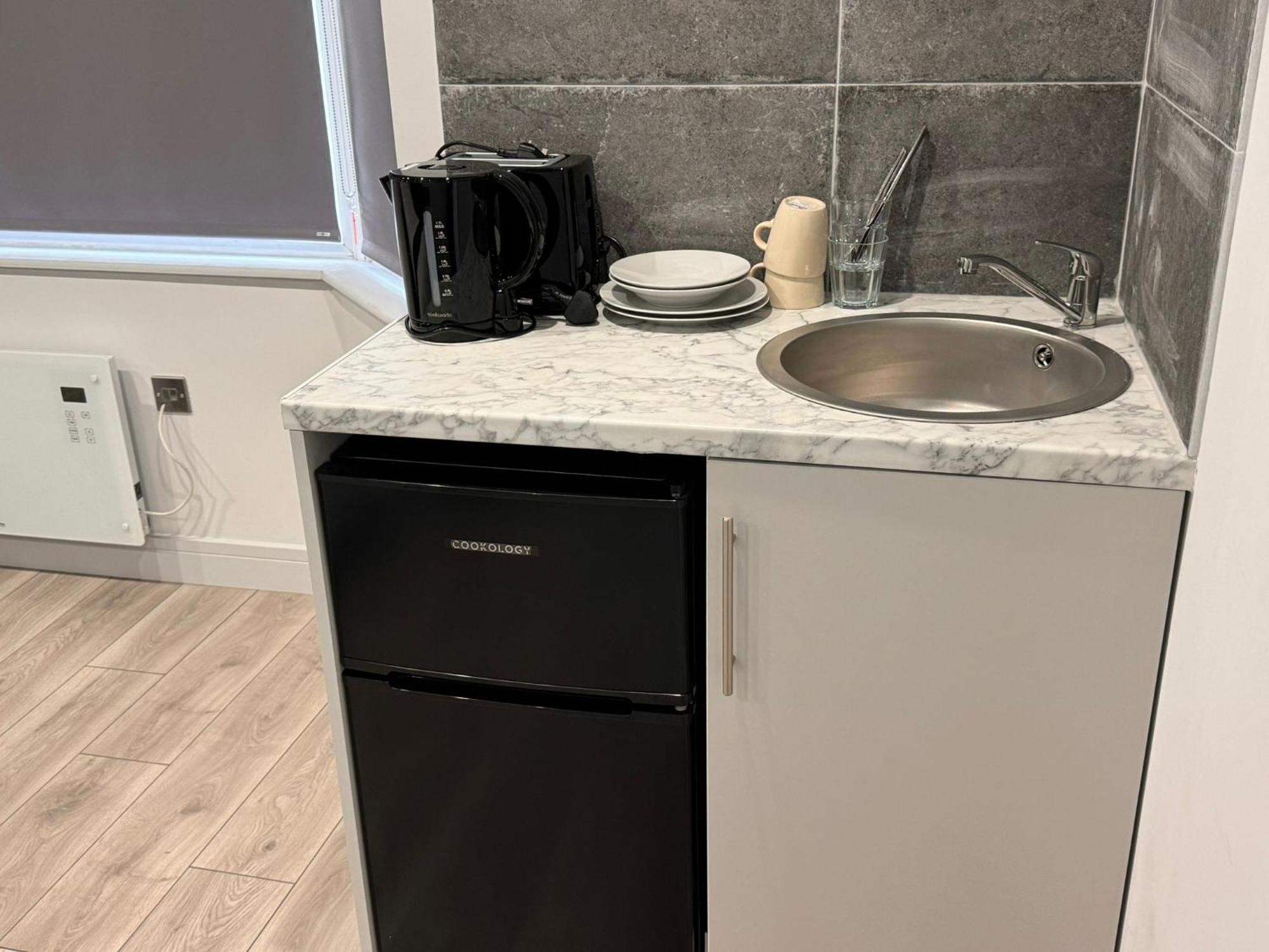 Letzi Private En-suite, Near Heathrow Airport T3 Guest house Hayes (Greater London)