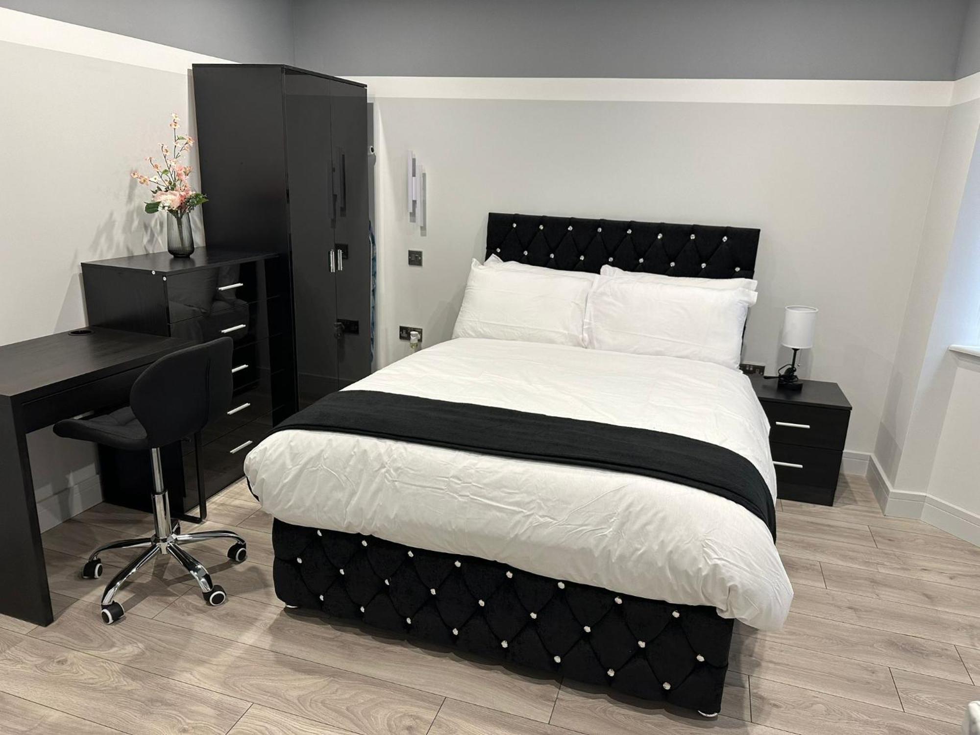 Letzi Private En-suite, Near Heathrow Airport T3 Guest house Hayes (Greater London)