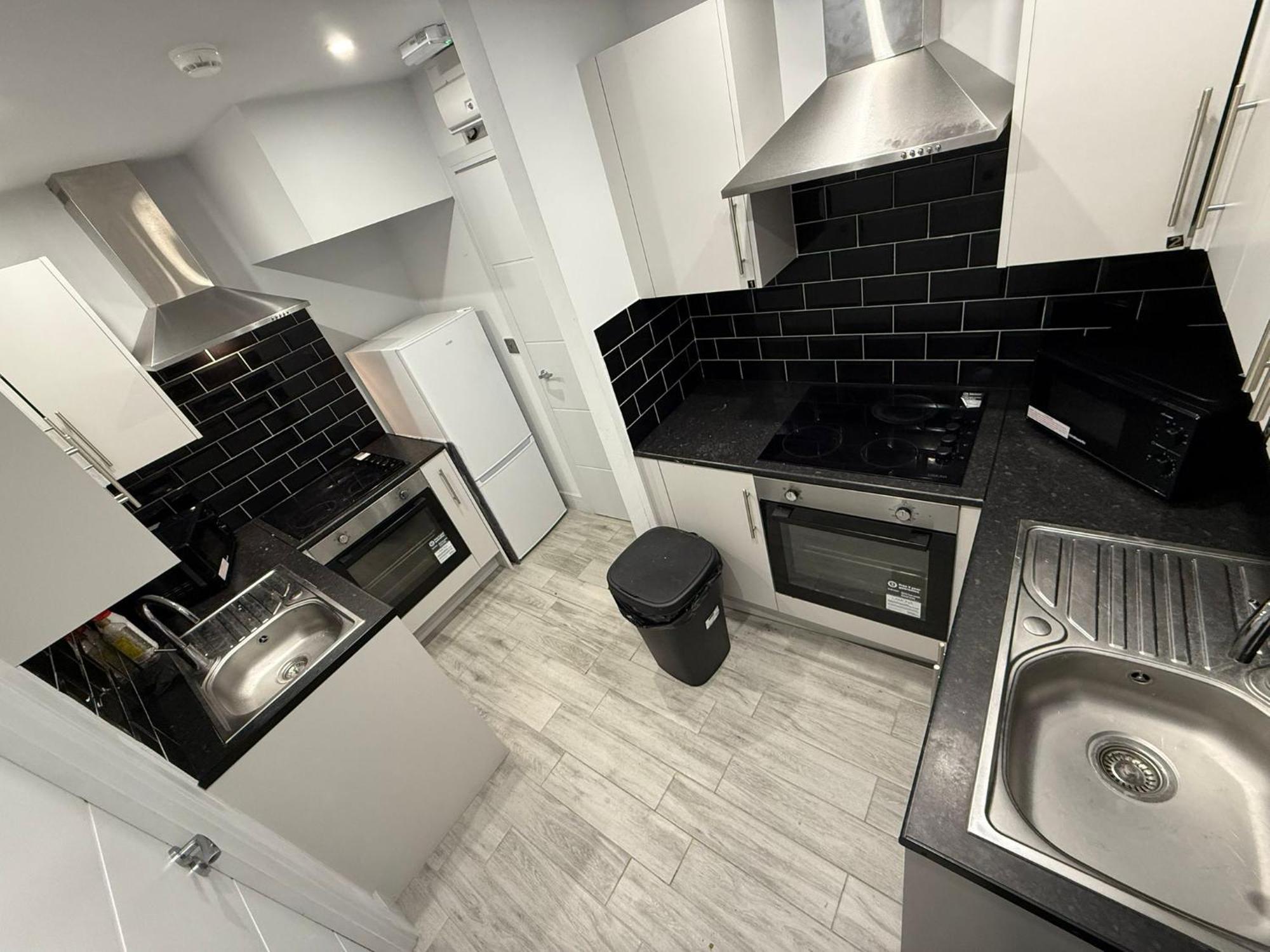 Guest house Letzi Private En-suite, Near Heathrow Airport T3