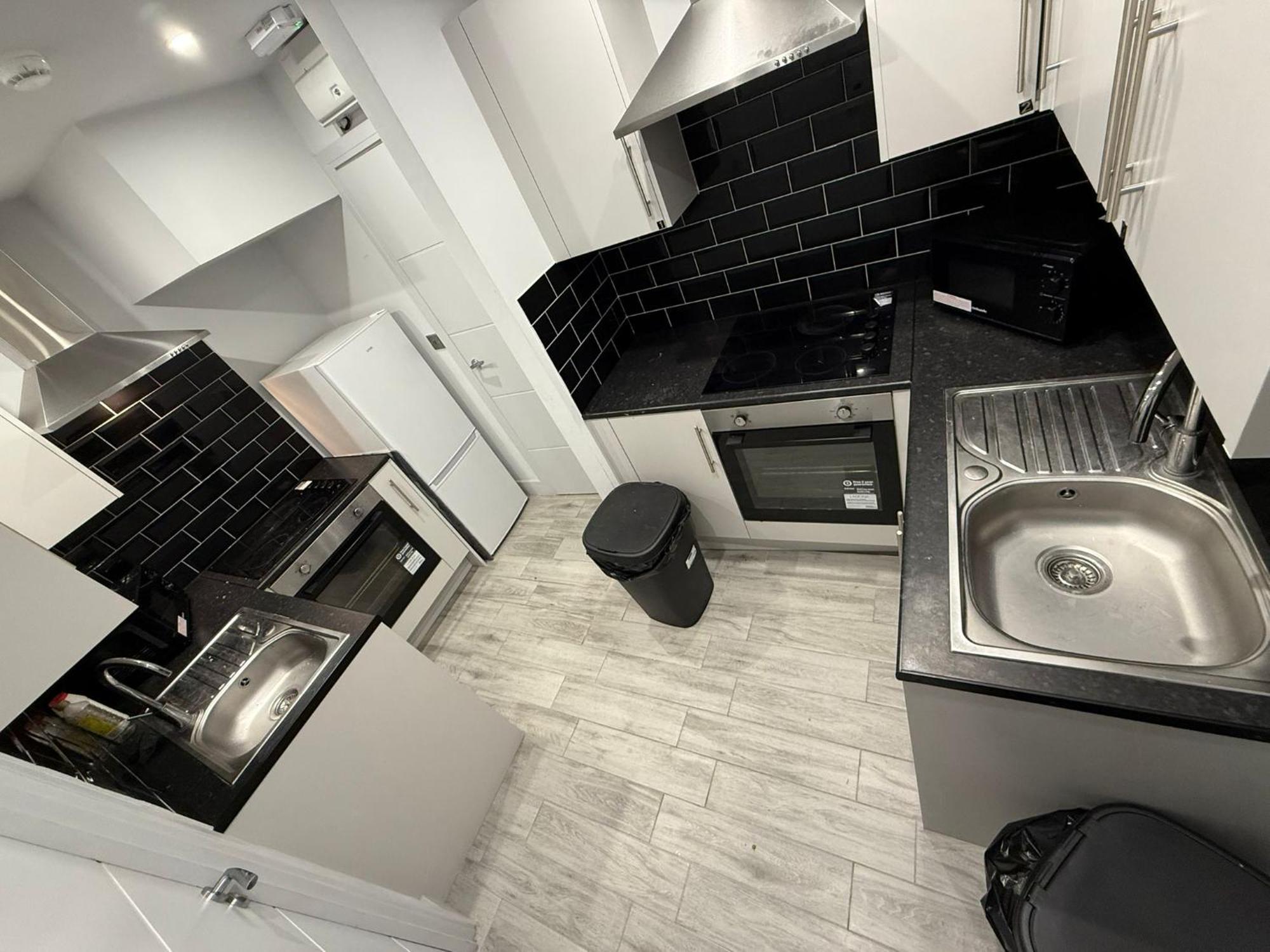 Letzi Private En-suite, Near Heathrow Airport T3 * Hayes (Greater London)