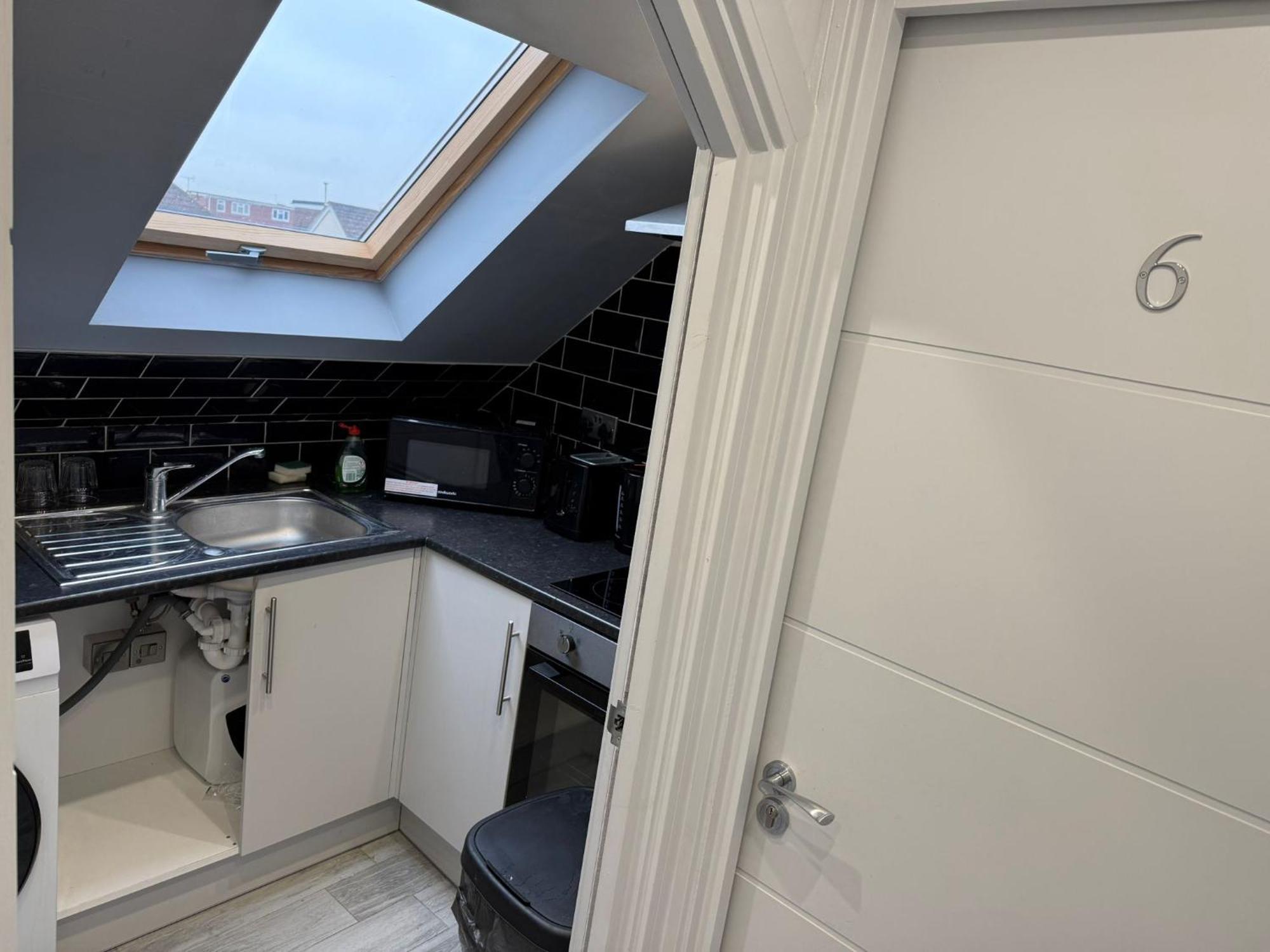 Letzi Private En-suite, Near Heathrow Airport T3 Guest house Hayes (Greater London)