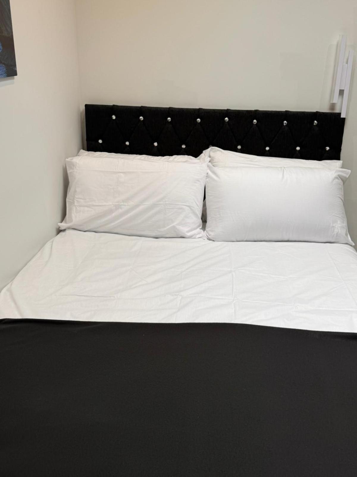 Guest house Letzi Private En-suite, Near Heathrow Airport T3 Hayes (Greater London)