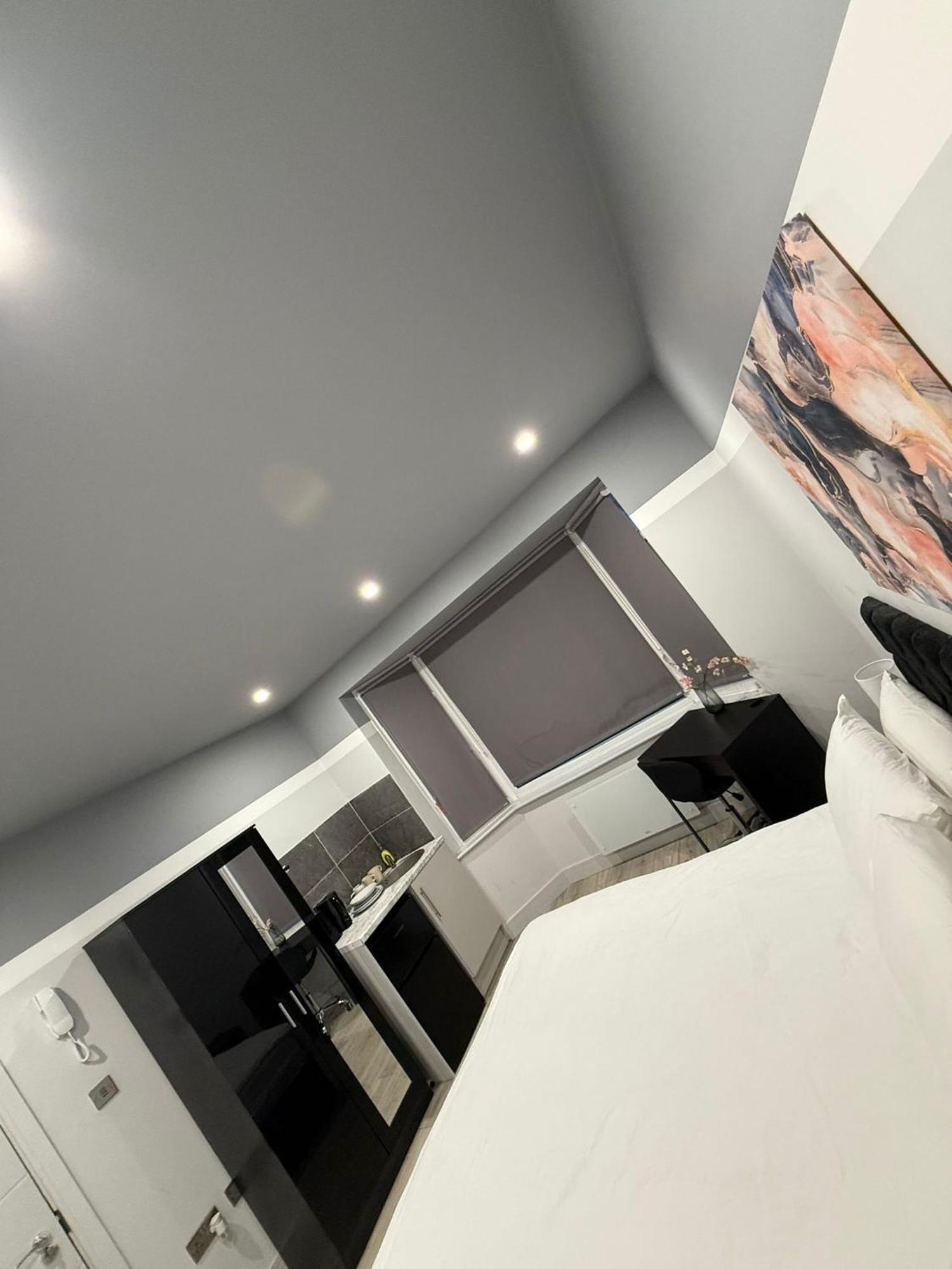 Guest house Letzi Private En-suite, Near Heathrow Airport T3