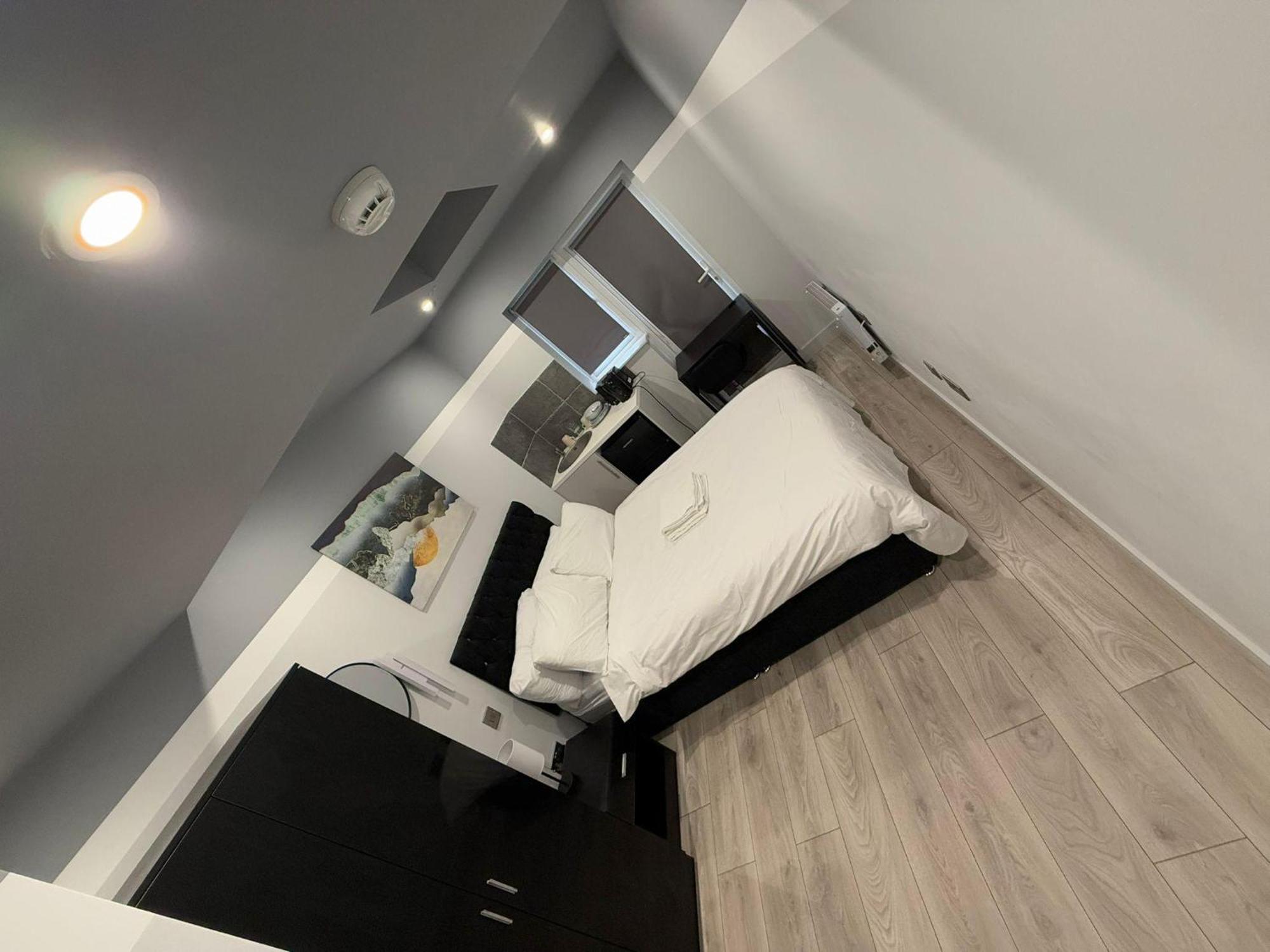 Guest house Letzi Private En-suite, Near Heathrow Airport T3 Hayes (Greater London)