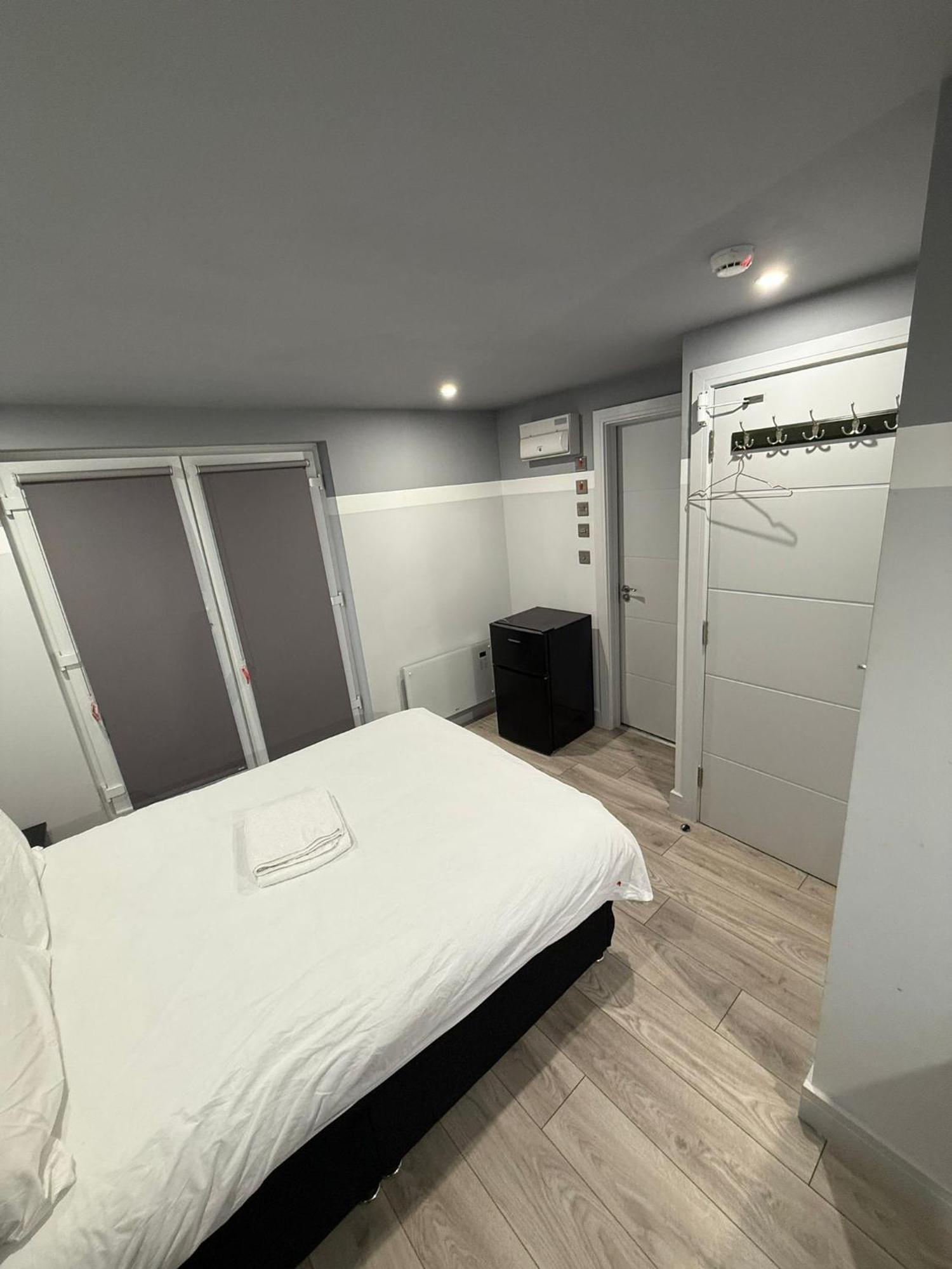 Letzi Private En-suite, Near Heathrow Airport T3 * Hayes (Greater London)